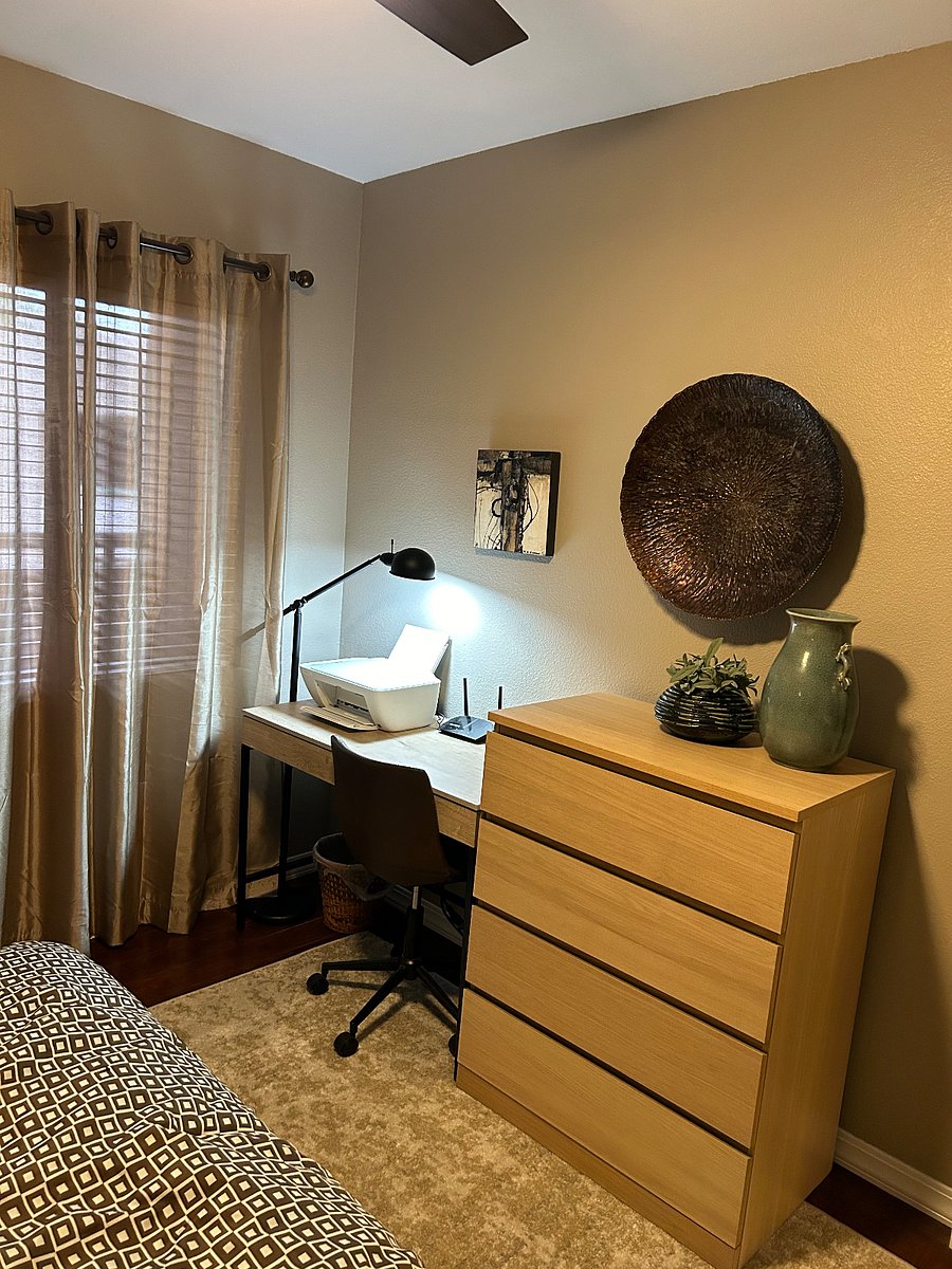 2nd bedroom/work station