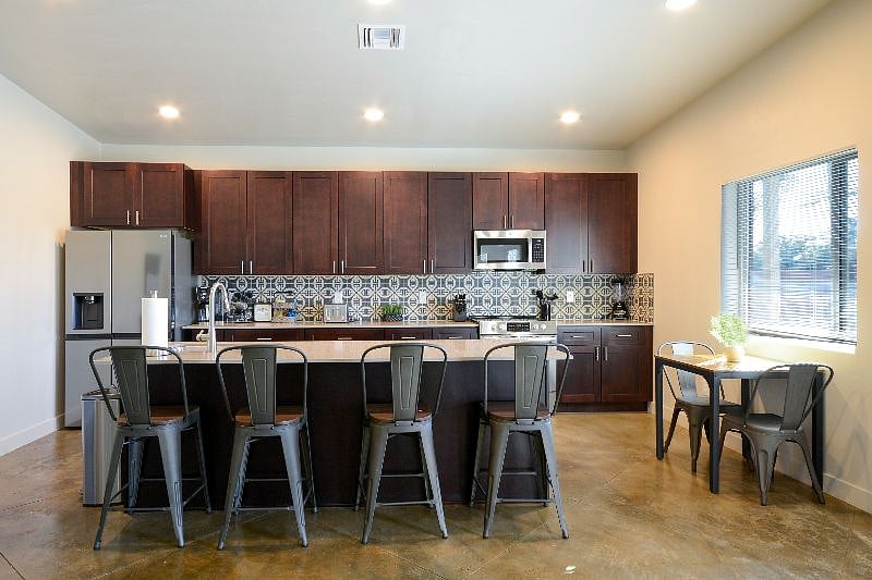 Furnished Finder property 472626_3 photo 16