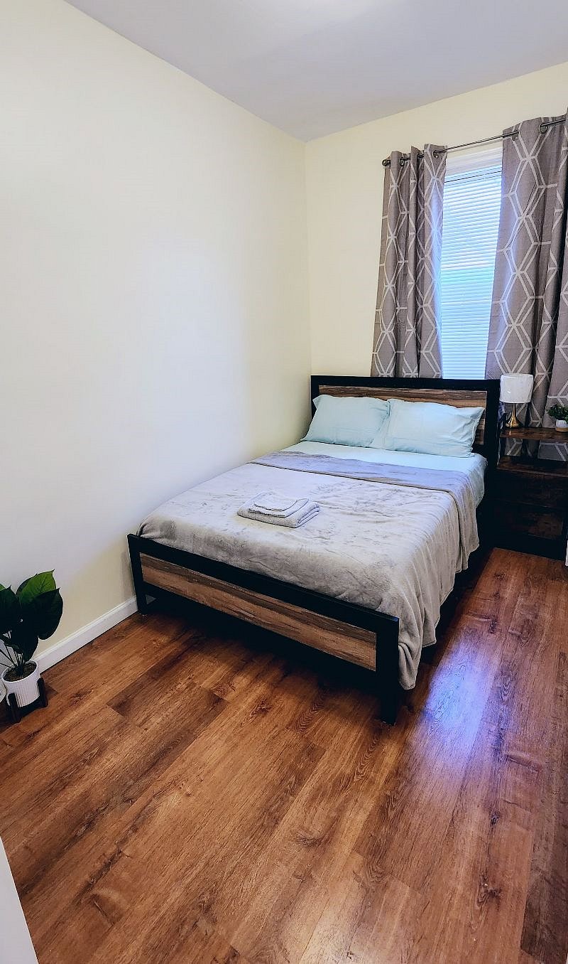 Full bed sleeps two