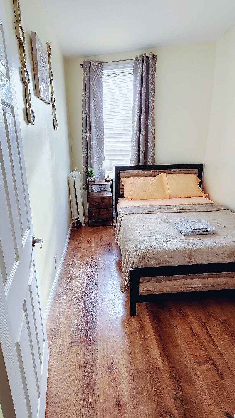 Full bed sleeps two