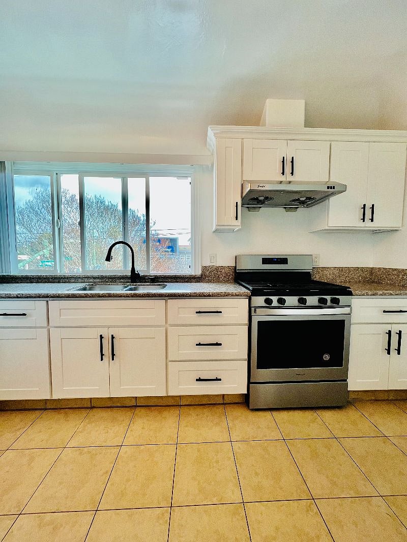 Furnished Finder property 472666_1 photo 14