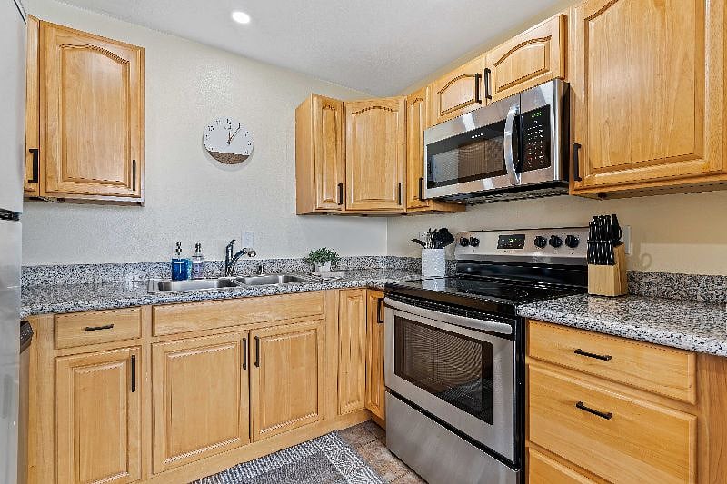Furnished Finder property 472676_1 photo 12