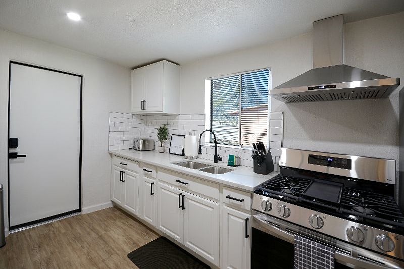 Furnished Finder property 472862_2 photo 16