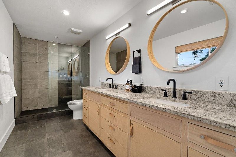 Master bedroom bathroom