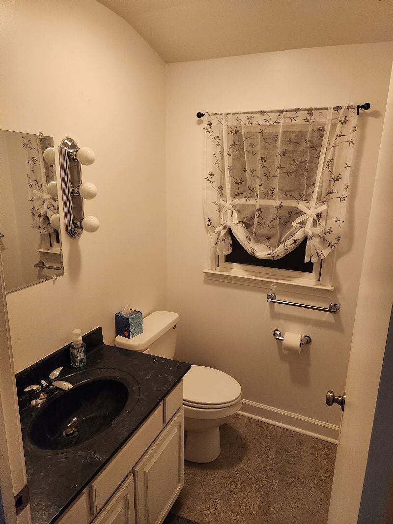 Half bath off livingroom