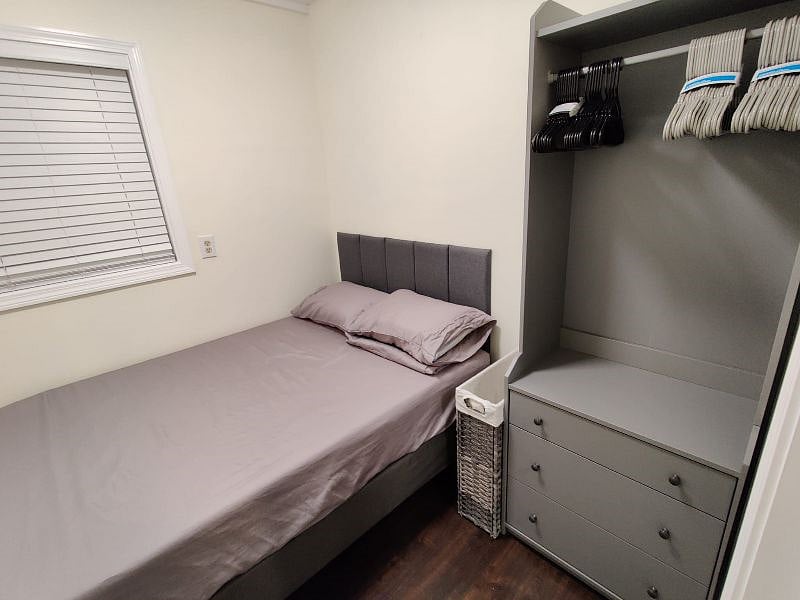 Full size bed
