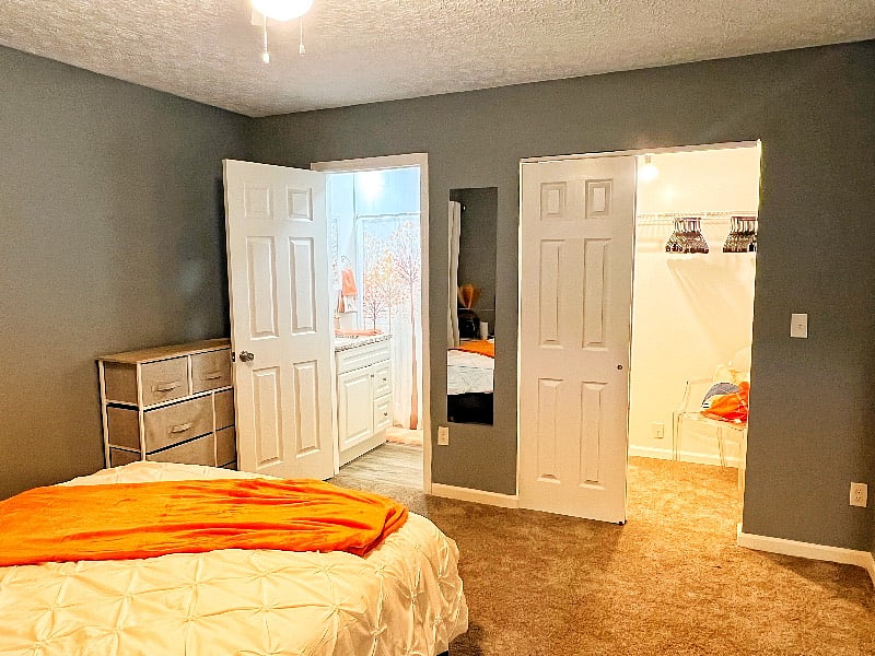 Master bedroom 