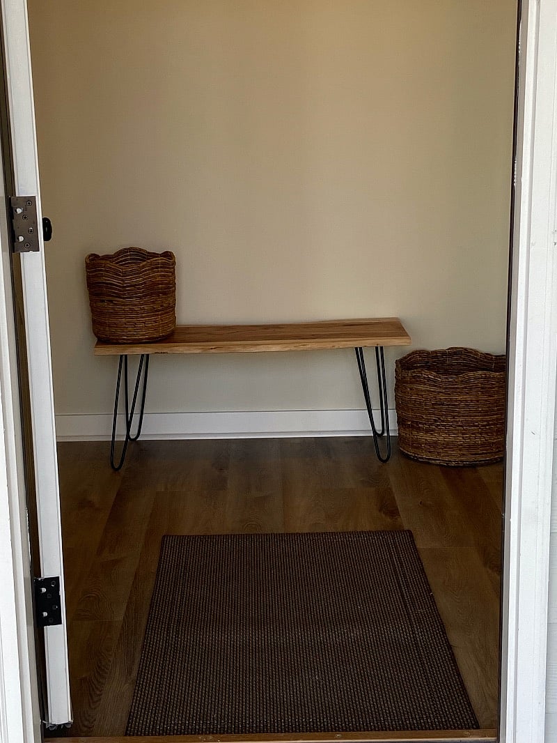 Bench and storage for boots and shoes, Hanging rack for keys, purse, coat...