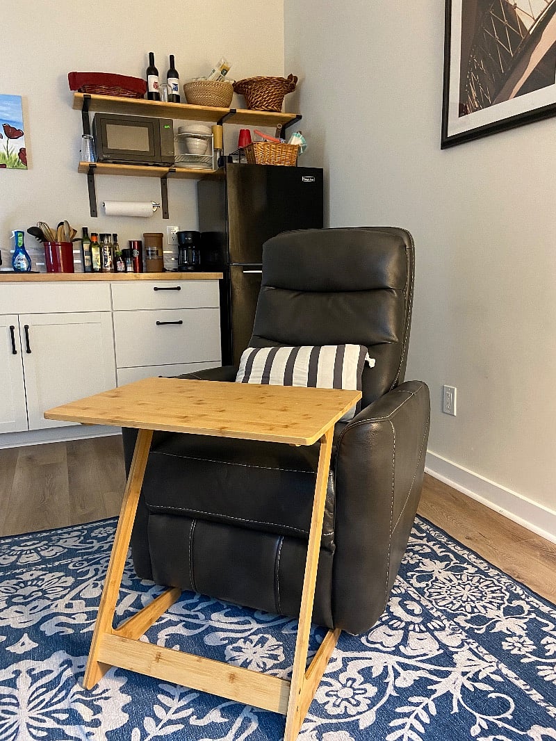 Handy table for eating/Laptop