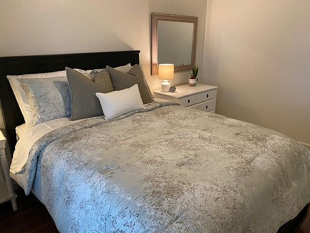 Bedroom 2 - Queen