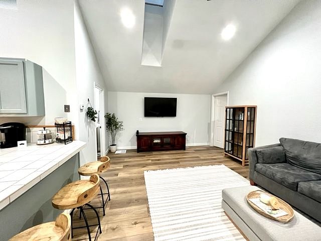 Furnished Finder property 474353_1 photo 3