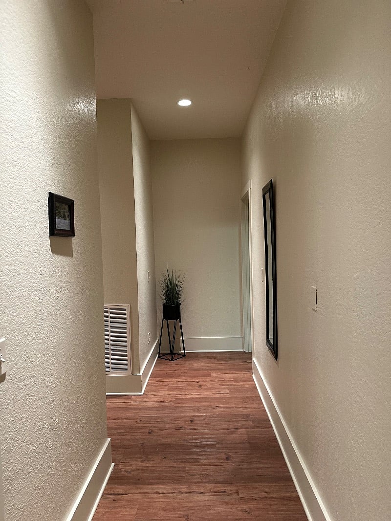 Hallway leading from master, looking back towards the bathroom.