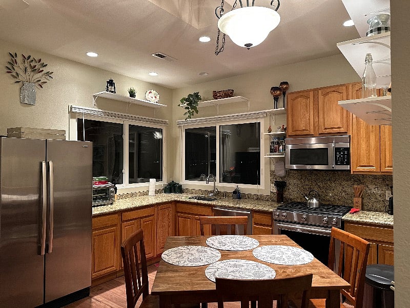 Kitchen with full size appliance