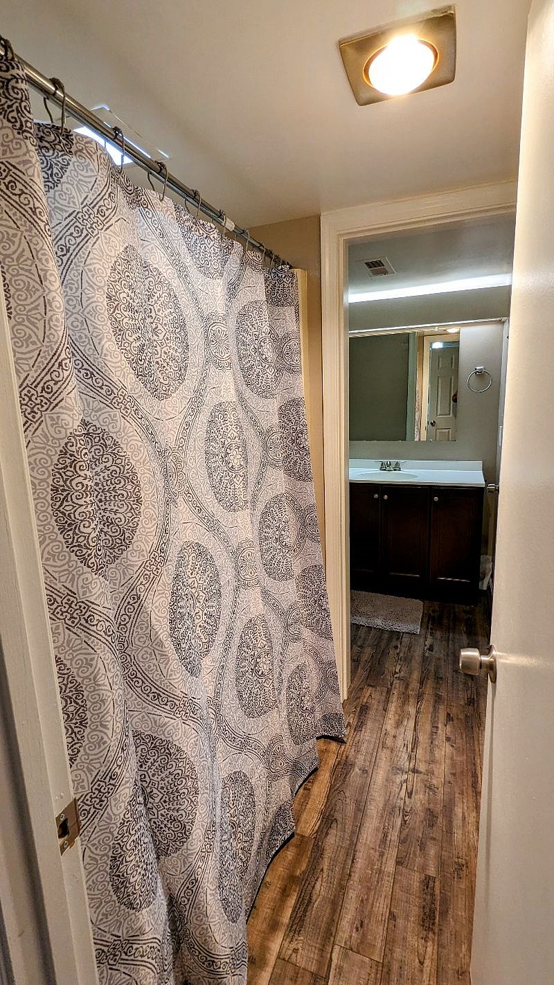 Jack-n-Jill Shared bathtub