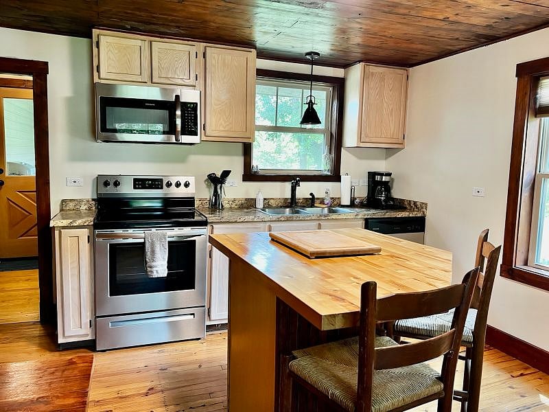 Main Level, Kitchen