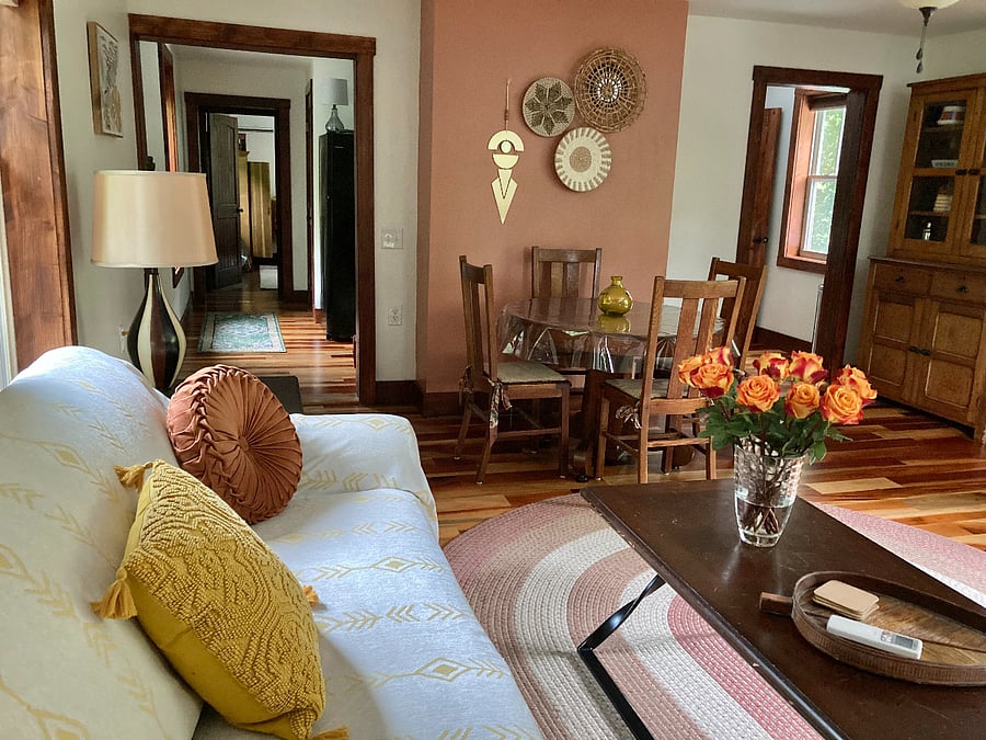 Upstairs Level, Living Room