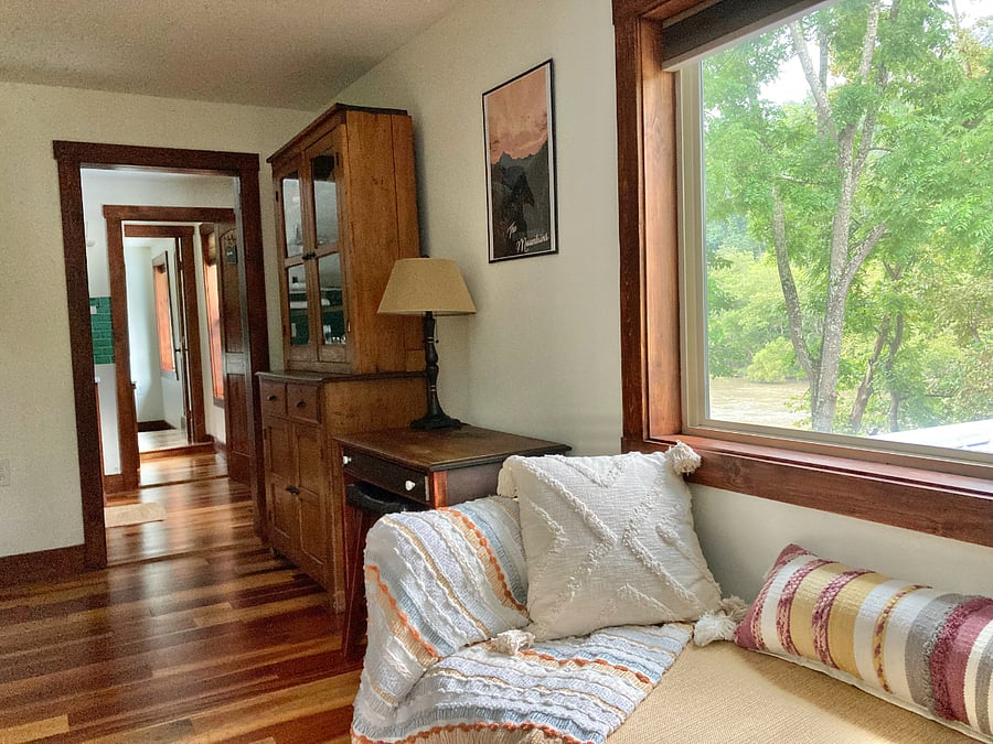 Upstairs Level, Living Room