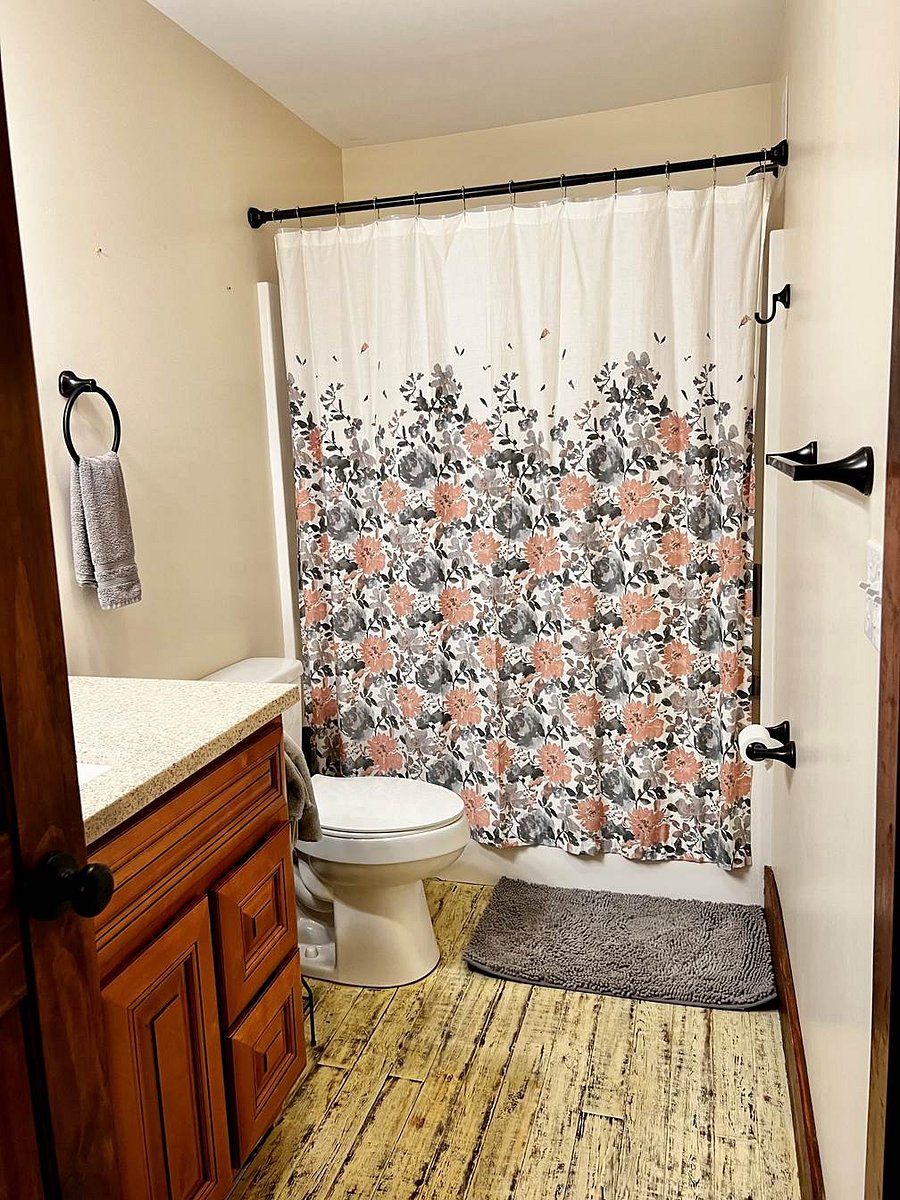 Main Level, Bathroom