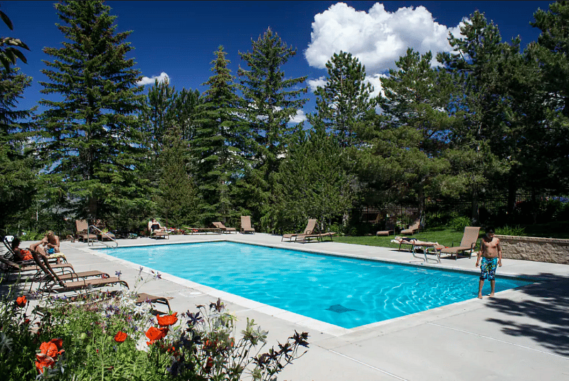Clubhouse pool and lounge (1 of 2)