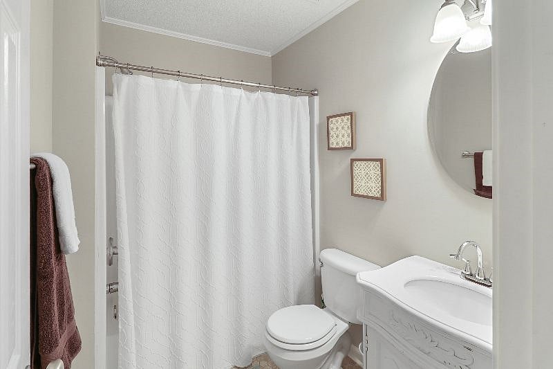 Upstairs full bathroom