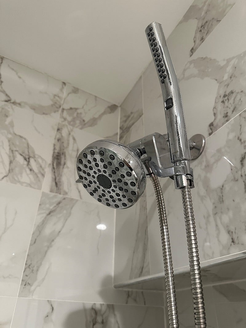 Rainfall showerhead with hair wand