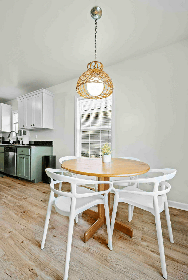 Dining room table for seating up to 4