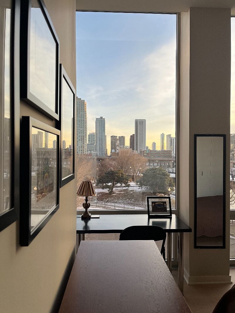 View when you walk into your room. Quiet ambiance & lovely views 