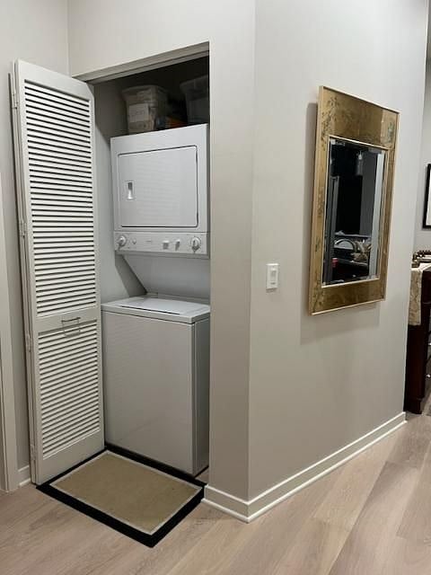 In unit washer dryer in closet
