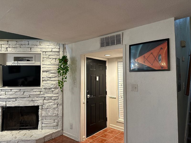 Furnished Finder property 475461_1 photo 2