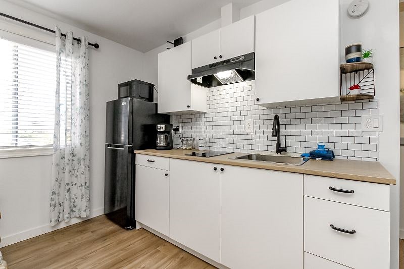 Furnished Kitchenette