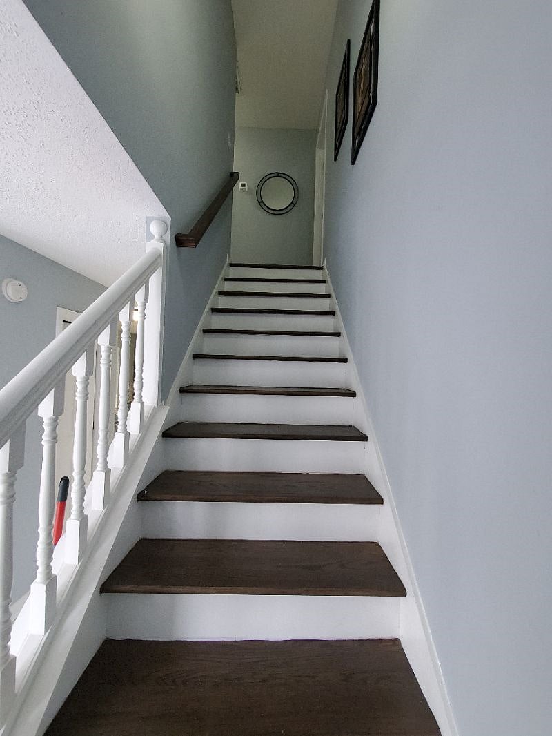 Stairs to 2nd floor to the 4 bedrooms 