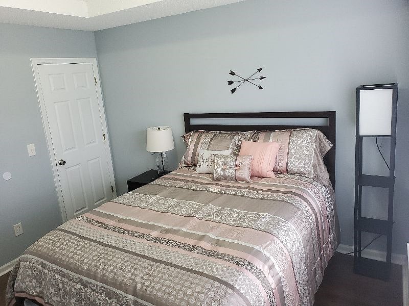 Bedroom #3: QUEEN size bed, wall mounted Smart TV 