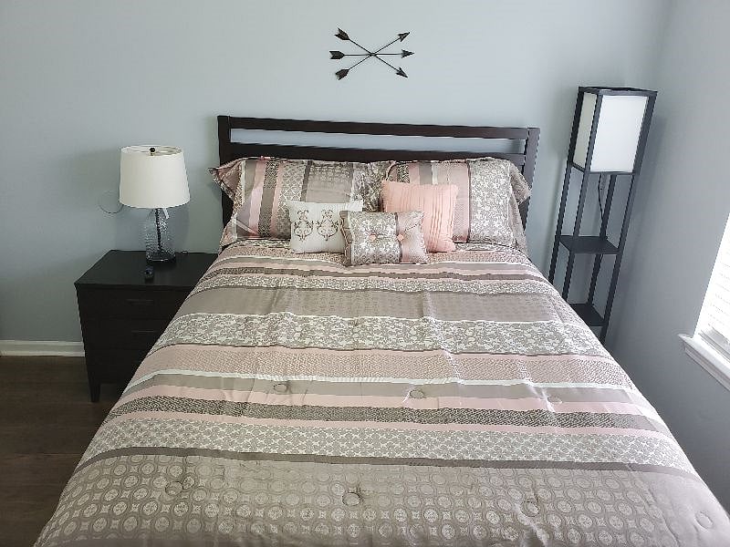 Bedroom #3: QUEEN size bed, wall mounted Smart TV 