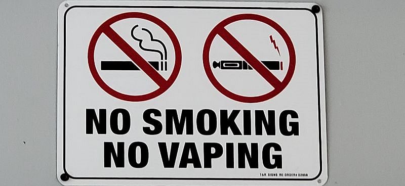 No Smoking/Vaping!