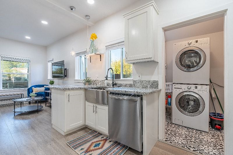 Furnished Finder property 476008_1 photo 12