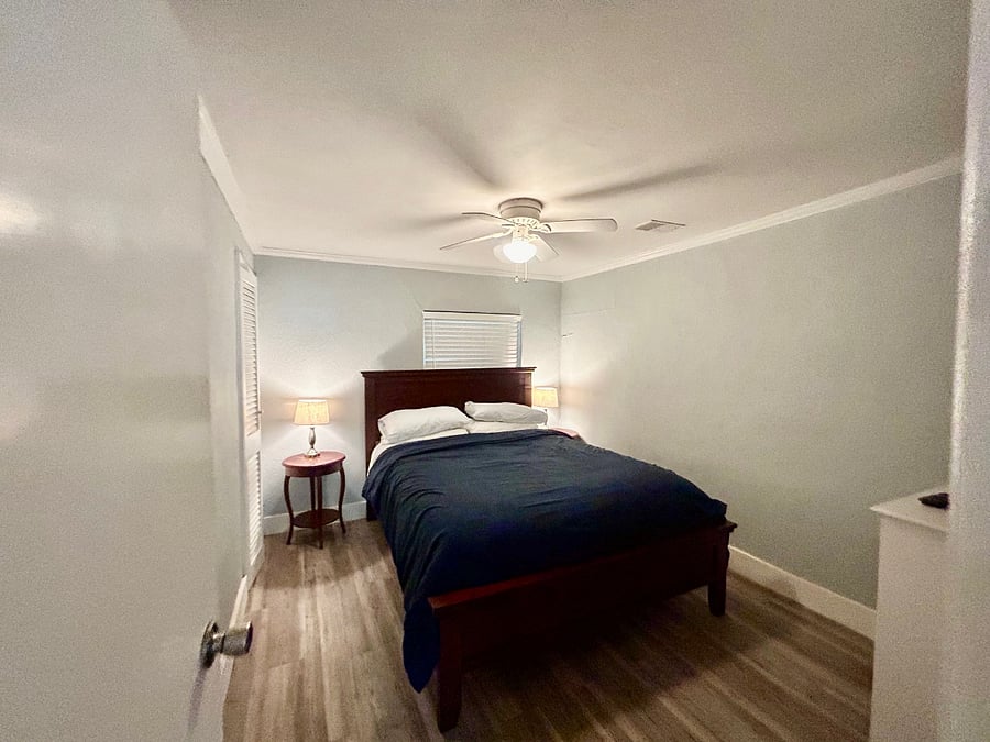 Master with Queen Bed