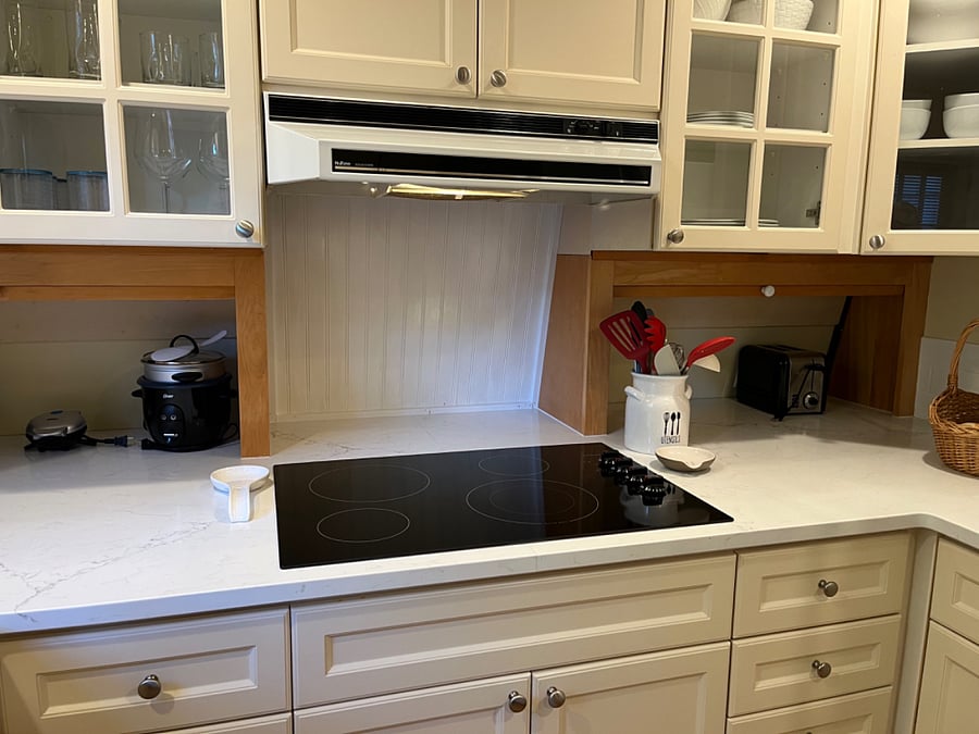 New cooktop and lots of storage