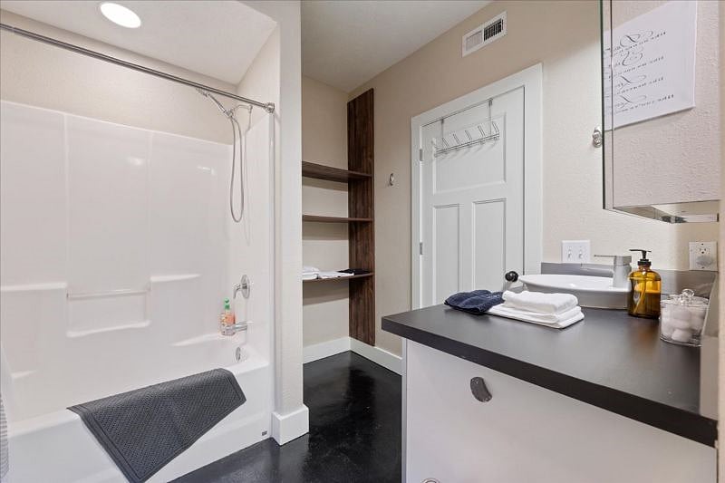 Main level master bathroom