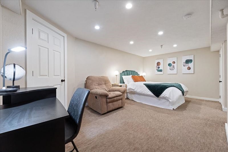 Downstairs bedroom
