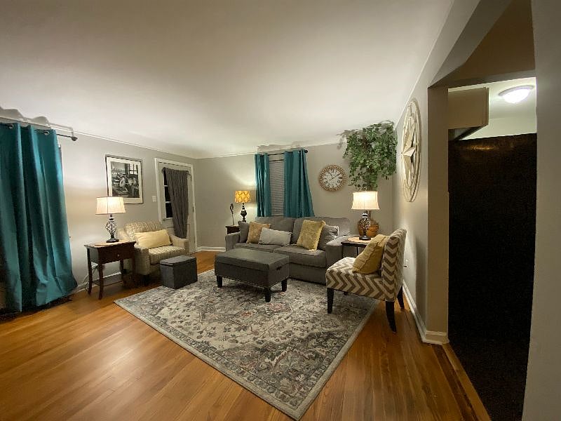 Cozy & welcoming living room