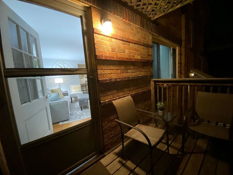 Balcony seating for 2, off the living room