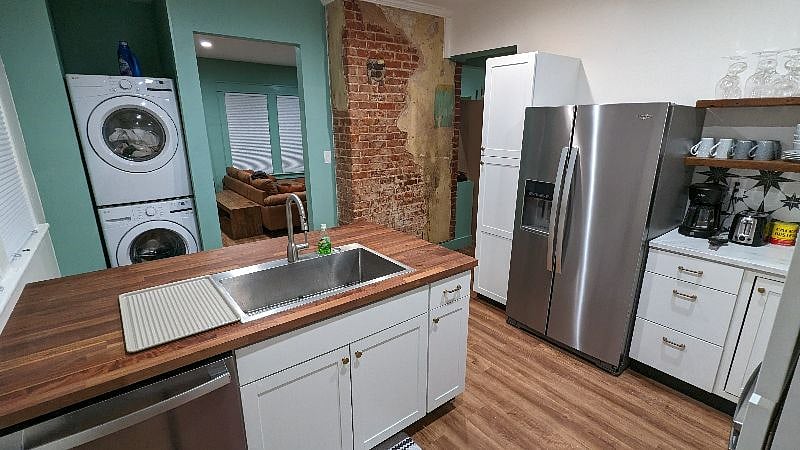 Full W/D in Kitchen