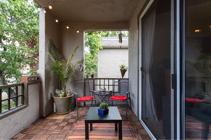 Balcony/patio area to enjoy your morning coffee and meditate!