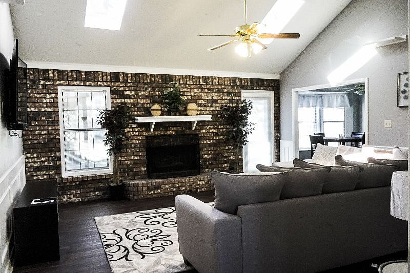 Spacious Living Room Off Dining Area 