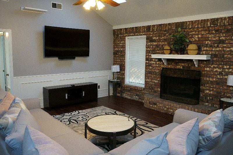 Cozy Living Room With Area Rug And Coffee Table