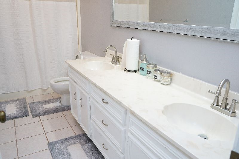 Hall Bathroom With All Your Standard Personal Hygiene Amenities 