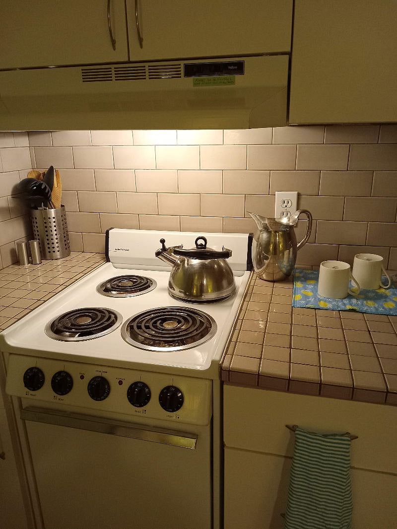 Electric range for cooking, with all pots and pans you could ever need. Please always use the range hood vent fan when using stovetop to avoid steam or smoke collecting in this open space studio.