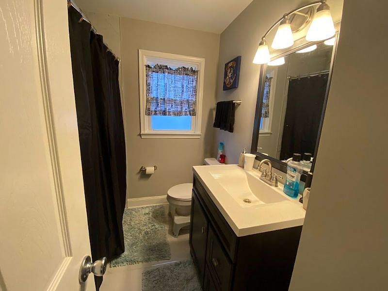 Shared full bathroom.