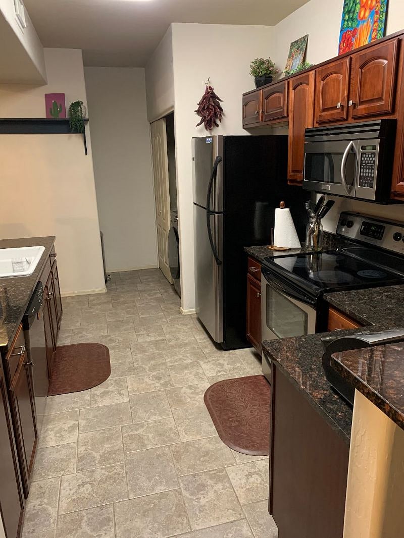 Fully stocked kitchen. Brand new Kruieg coffee maker.