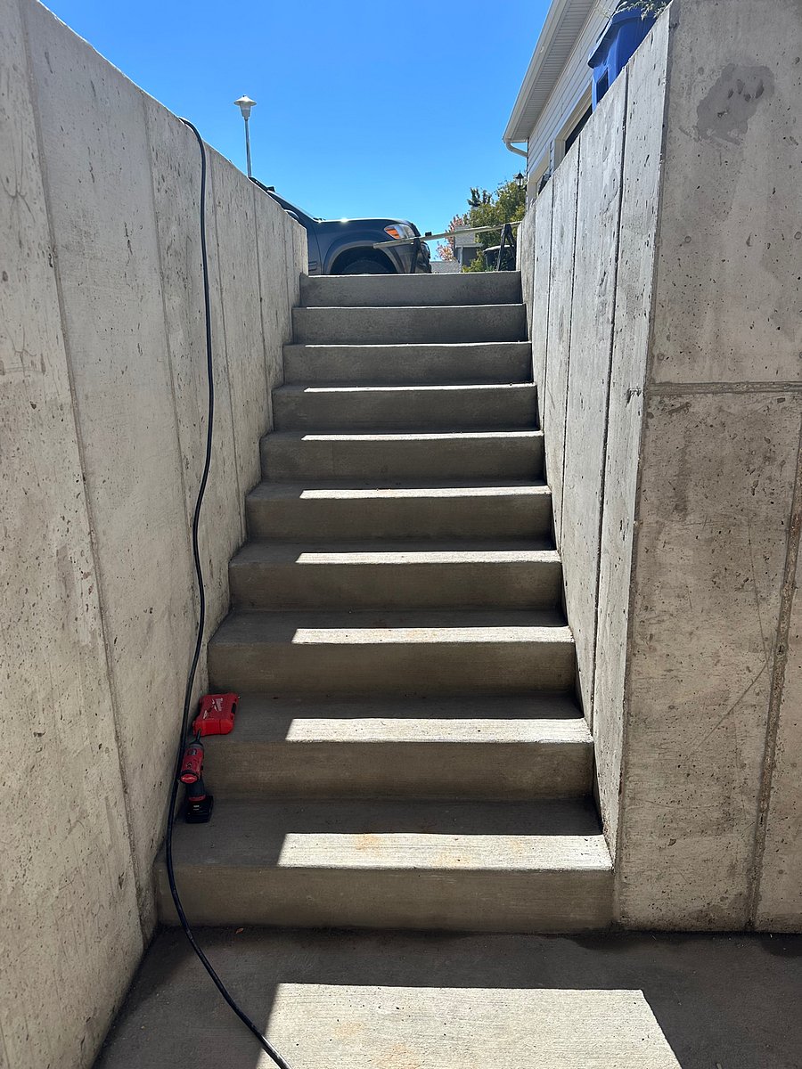 Hand railing to be installed and more updated photos. Call or message with questions.